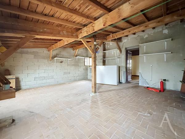 Maison Ecquevilly 4 pièce(s) 83 m2 - Hyper centre - 3 chambres - Jardin et cave