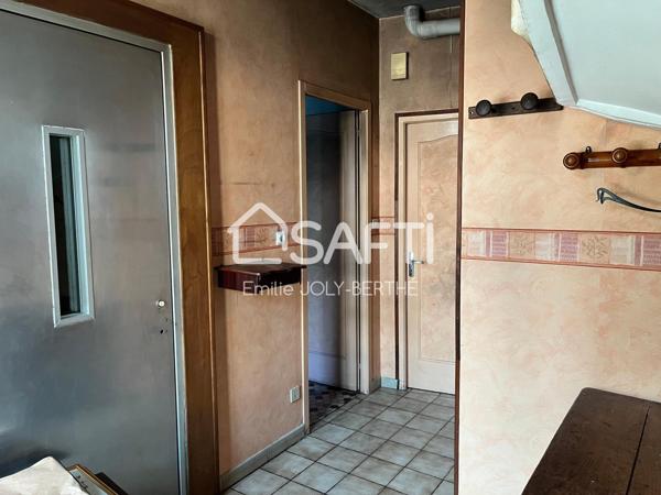 MAISON DE VILLAGE 108 M² - SPECIAL INVESTISSEUR - SECTEUR NEUILLY LE VENDIN / 53250