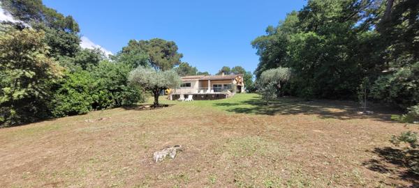 Belle propriété de 167 m² dans un écrin de verdure ou règne le calme et la sérénité