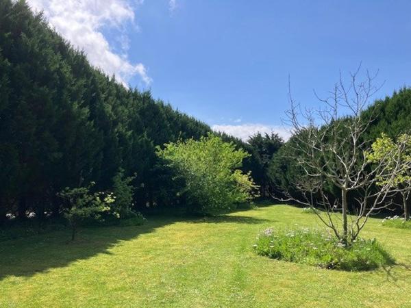 Terrain constructible à Plougoulm – Entre nature et accessibilité