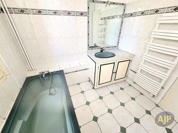 Vente immeuble Saintes : 221 000 € - AJP Immobilier Saintes