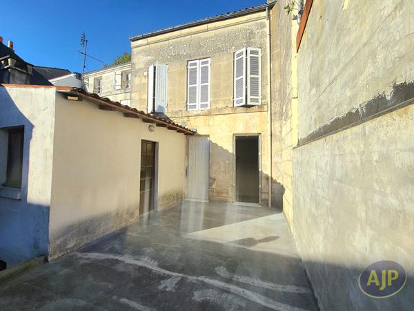 Vente immeuble Saintes : 221 000 € - AJP Immobilier Saintes