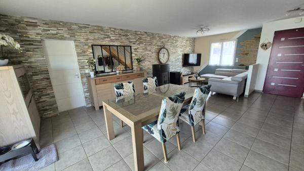 Au calme à La Suze-sur-Sarthe : maison récente avec 4 chambres