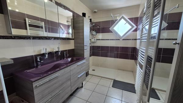 Au calme à La Suze-sur-Sarthe : maison récente avec 4 chambres