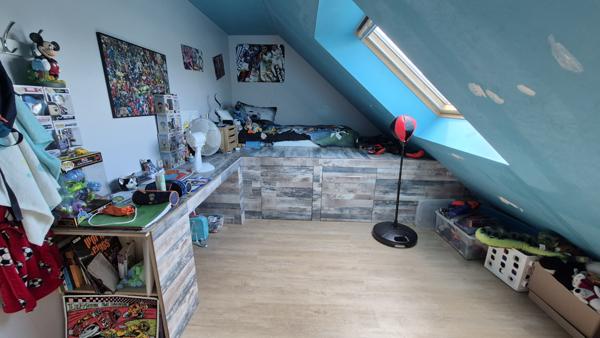 Au calme à La Suze-sur-Sarthe : maison récente avec 4 chambres