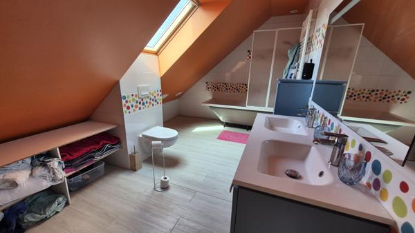 Au calme à La Suze-sur-Sarthe : maison récente avec 4 chambres