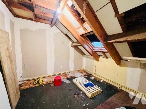 SAINT-CYR-SUR-LOIRE - Rue Victor Hugo
Maison à rénover - 112,87 m² habitables - Jardin