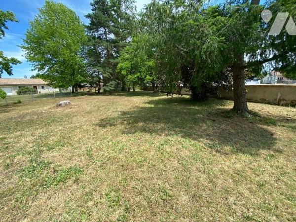 A VENDRE, Gironde, proche Bordeaux, LE TAILLAN MEDOC, quartier calme du Stade, terrain à bâtir ...