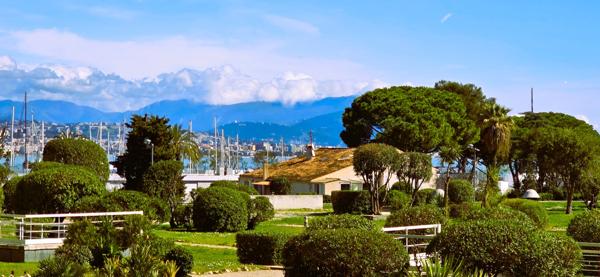 Beau T2 Marina Baie des Anges vue mer