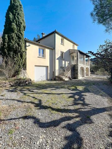 Exclusivité / Sud Ardèche Les Vans : Maison de 185 m². Terrain de 2 165 m² avec Piscine et Vue