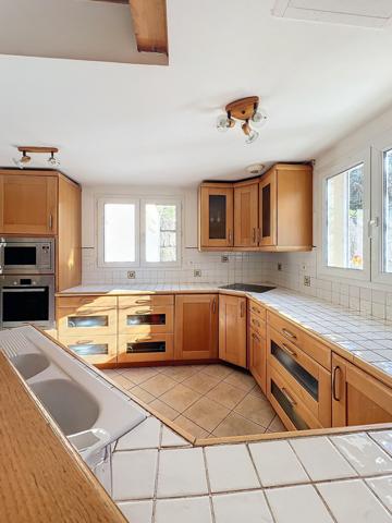 Exclusivité / Sud Ardèche Les Vans : Maison de 185 m². Terrain de 2 165 m² avec Piscine et Vue