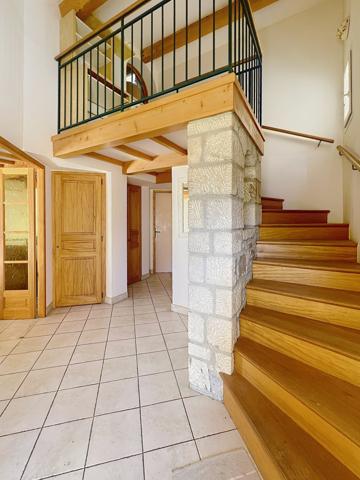 Exclusivité / Sud Ardèche Les Vans : Maison de 185 m². Terrain de 2 165 m² avec Piscine et Vue