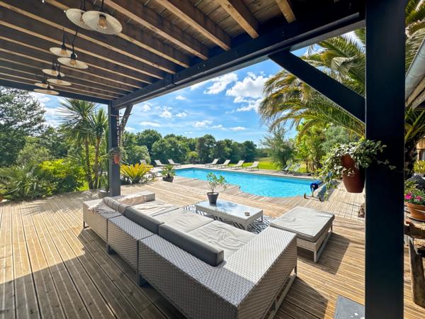 Propriété de caractère, avec 3 gîtes, piscine et jacuzzi