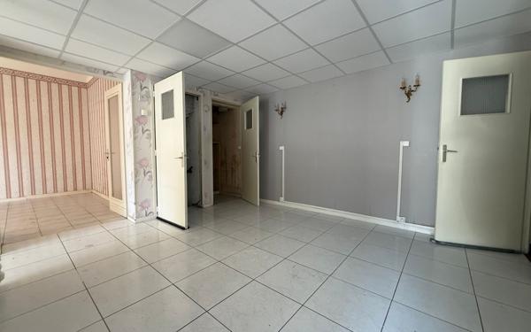 Maison à vendre    7 pièces • 250 m2 Saint-Quentin