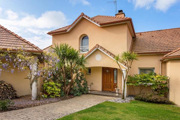 PORNICHET, MAGNIFIQUE VILLA PROVENÇALE AVEC PISCINE et TERRAIN DE 1600 M²,  
Pornichet 44380