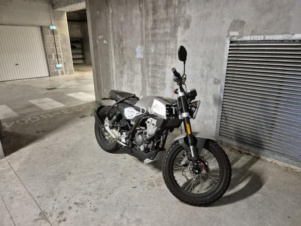 PLACE DE PARKING MOTO OU AMI DANS RESIDENCE SECURISEE