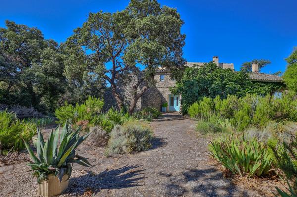 Vente Maison de luxe Saumane-de-Vaucluse 12 Pièces 350 m²