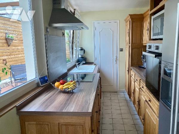 SAINT-QUENTIN, MAISON DE VILLE AVEC 4 CHAMBRES