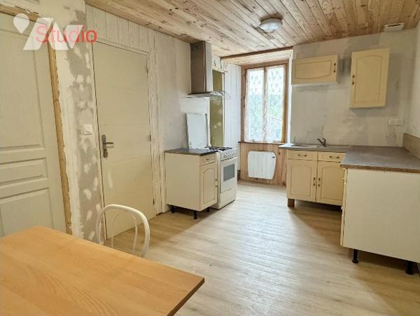 Maison de caractère de 225 m² au coeur du village historique de Saint-Loup-Lamairé