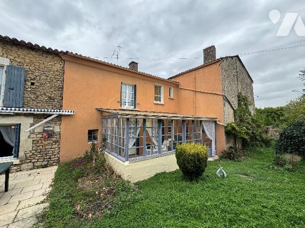 Maison de caractère de 225 m² au coeur du village historique de Saint-Loup-Lamairé