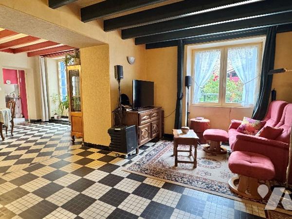 Maison de caractère de 225 m² au coeur du village historique de Saint-Loup-Lamairé
