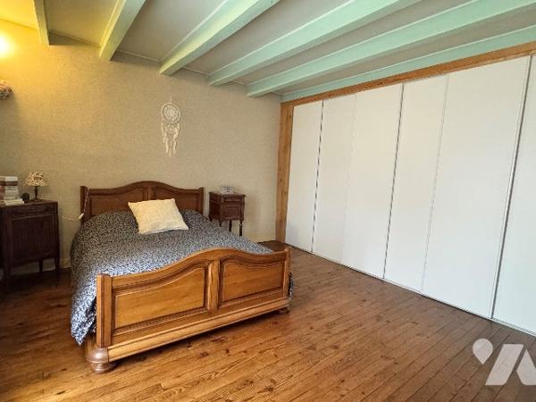 Maison de caractère de 225 m² au coeur du village historique de Saint-Loup-Lamairé