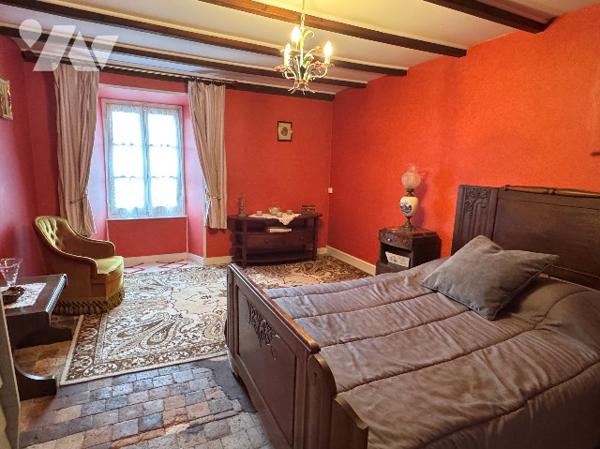 Maison de caractère de 225 m² au coeur du village historique de Saint-Loup-Lamairé