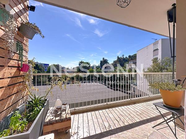 MANDELIEU - A VENDRE APPARTEMENT 3/4P - RENOVE - 2 PARKINGS - SANS VIS-A-VIS