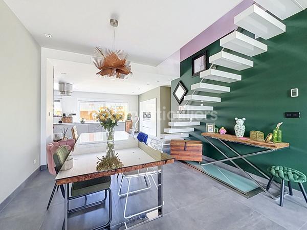 Vente
                Maison152 m² - 4 Pièces -
                    ARMENTIERES (59280)