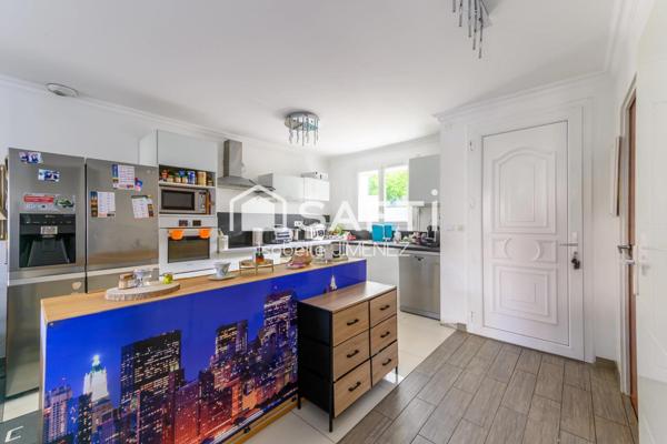 Maison d'environ 125 m 2 avec 5 chambres dont un en Rdc