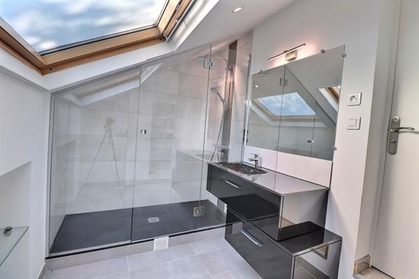 Maison lumineuse et rénovée 7 pièce(s) 165 m2 terrain 800 m2