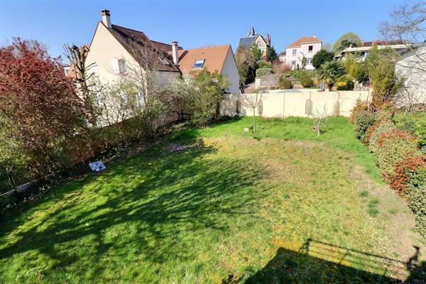 Maison lumineuse et rénovée 7 pièce(s) 165 m2 terrain 800 m2