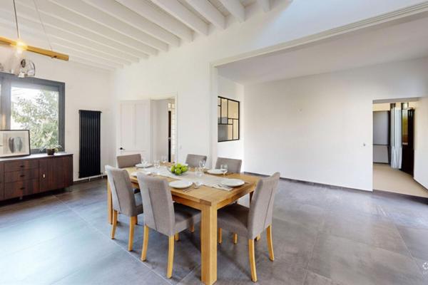 Maison lumineuse et rénovée 7 pièce(s) 165 m2 terrain 800 m2