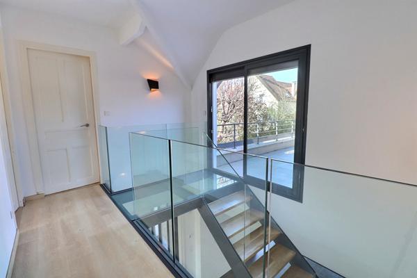 Maison lumineuse et rénovée 7 pièce(s) 165 m2 terrain 800 m2