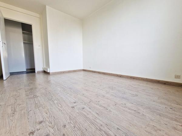 A VENDRE NANTES Hauts-Pavés T3 à rénover - dernier étage - ascenseur - balcon