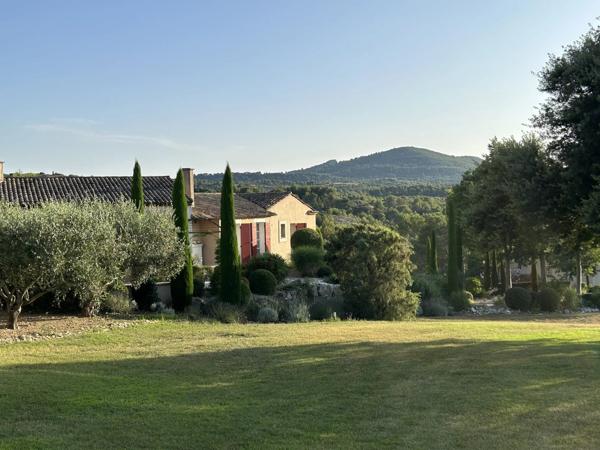 Propriété au coeur du Domaine et Golf de Pont Royal avec Vue Sur Golf