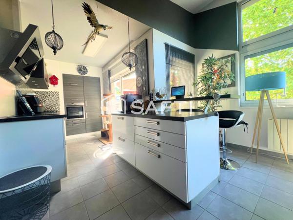 Appartement T4 en dernier étage avec un garage en sous sol et une cave