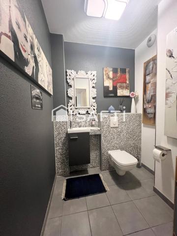 Appartement T4 en dernier étage avec un garage en sous sol et une cave
