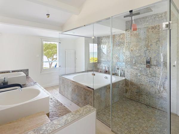 VILLA D’EXCEPTION AVEC VUE MER PANORAMIQUE, 4 CHAMBRES, PISCINE ET GARAGE