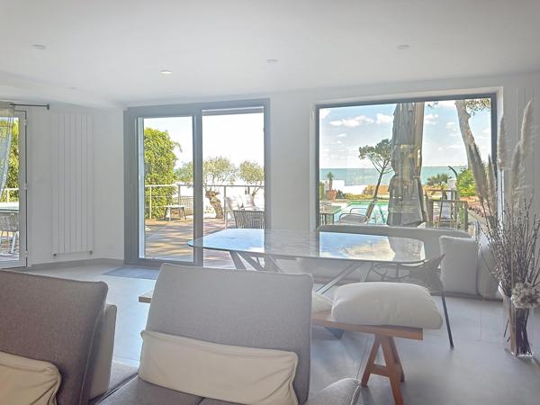 VILLA D’EXCEPTION AVEC VUE MER PANORAMIQUE, 4 CHAMBRES, PISCINE ET GARAGE