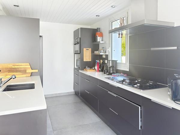 VILLA D’EXCEPTION AVEC VUE MER PANORAMIQUE, 4 CHAMBRES, PISCINE ET GARAGE