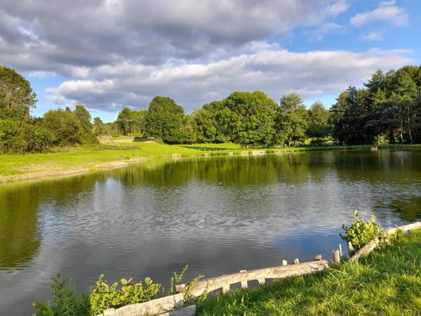 A 25 mn d'AUTUN - à ARLEUF (58) Maison de caractère avec garage et cour.