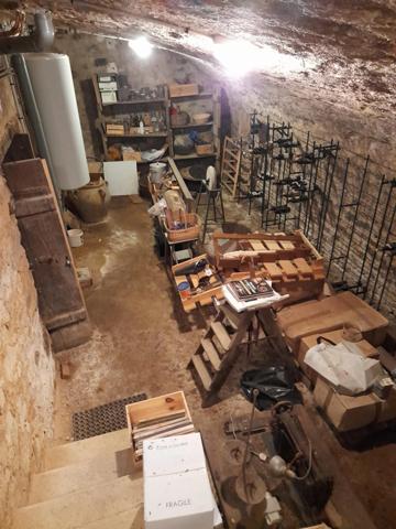 A 25 mn d'AUTUN - à ARLEUF (58) Maison de caractère avec garage et cour.