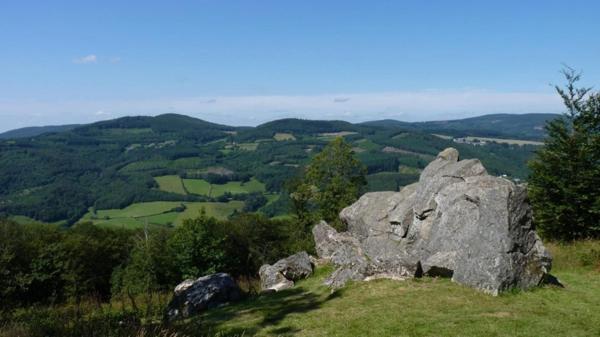 A 25 mn d'AUTUN - à ARLEUF (58) Maison de caractère avec garage et cour.