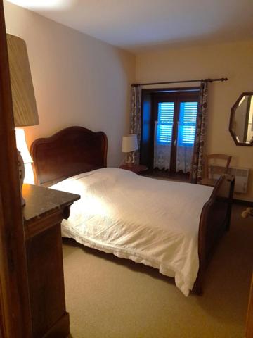 A 25 mn d'AUTUN - à ARLEUF (58) Maison de caractère avec garage et cour.