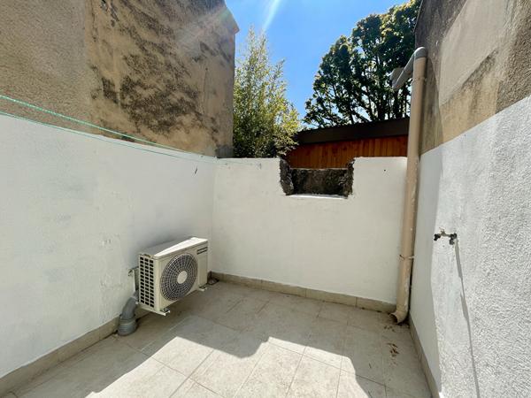 Maison de village à Lambesc avec terrasse
