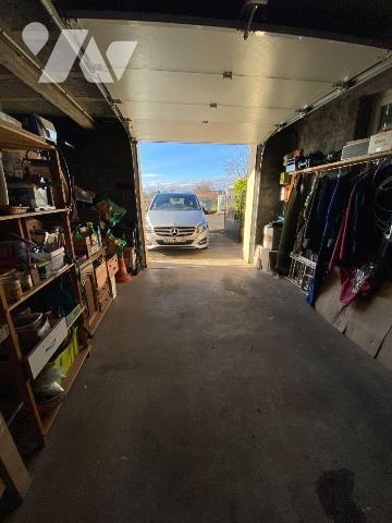 A vendre à Pleaux, au coeur d'un lotissement verdoyant, à proximité immédiate des commerces et ...