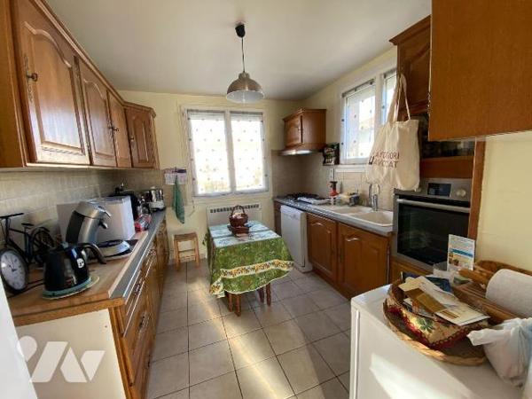 A vendre à Pleaux, au coeur d'un lotissement verdoyant, à proximité immédiate des commerces et ...