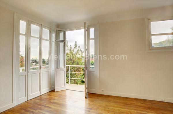 Calme et lumière pour cette maison1950 de 115m2  avec vue sur Paris