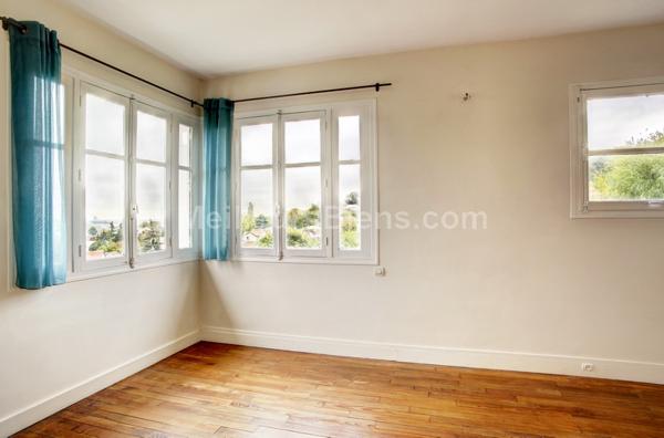 Calme et lumière pour cette maison1950 de 115m2  avec vue sur Paris